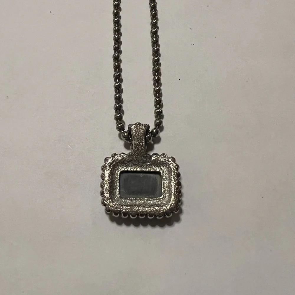 Square cats eye glass necklace - Picture 5 of 5